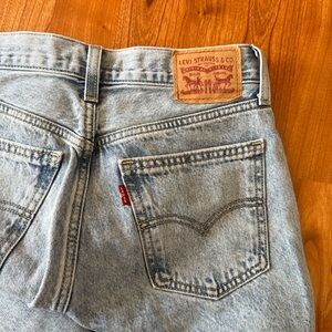 Levi’s Low Pro Straight Jeans, light wash, size 25. Good condition!